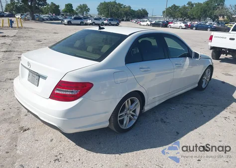 2013 Mercedes-Benz C 250 Luxury/Sport из США, поврежденный, VIN WDDGF4HB4DR268857